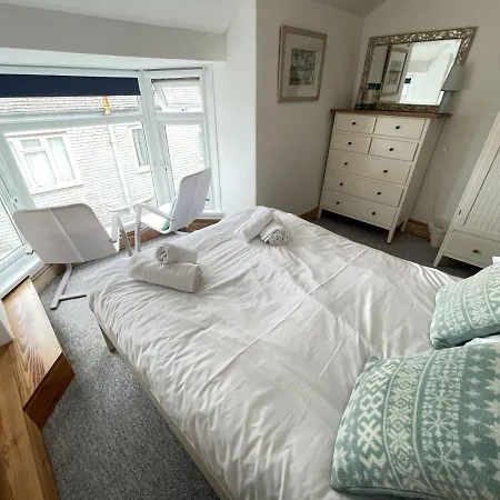 10 The Warren, Amazing Seaviews From Every Floor! Holiday home St Ives (Cornwall)