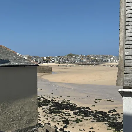 10 The Warren, Amazing Seaviews From Every Floor!